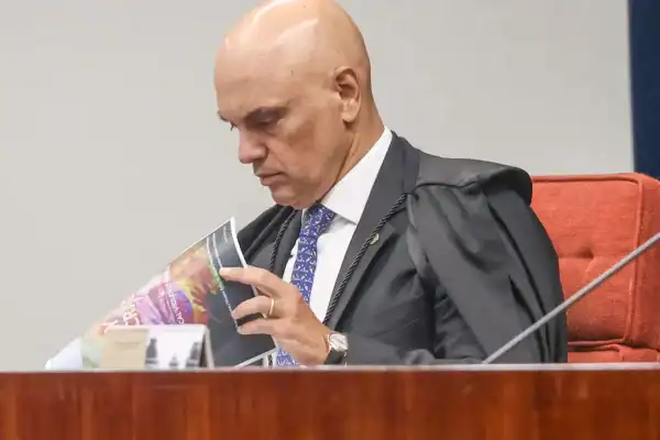 STF adia decisão sobre Moraes, e julgamento pode ser retomado após eleições