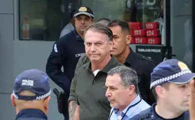 Defesa de Bolsonaro recua e desiste de pedido para suspender pena de 27 anos