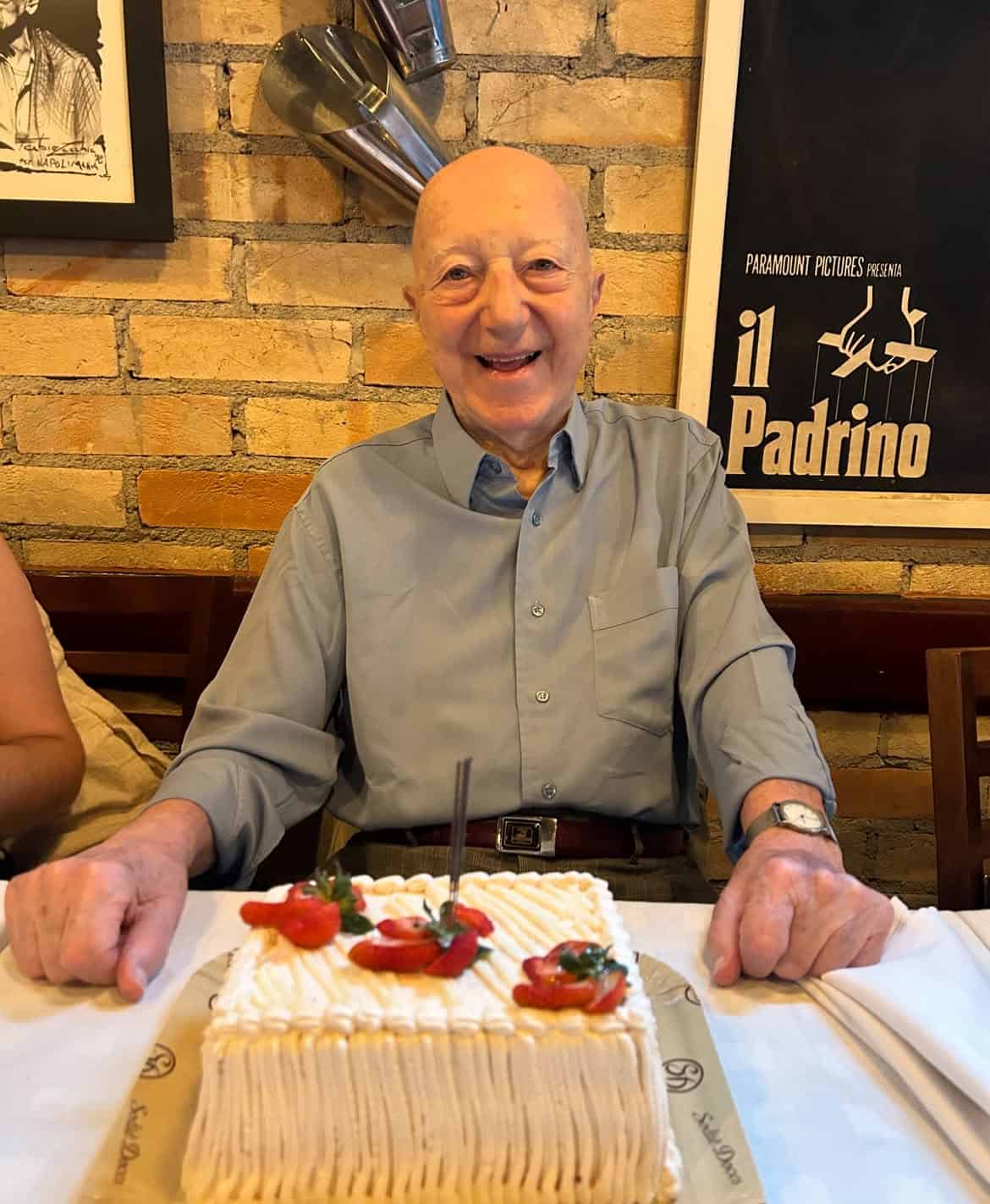 Cláudio Carsughi, considerado ícone do jornalismo esportivo, morreu na manhã desta quinta-feira (10) aos 93 anos. (Foto: Instagram)