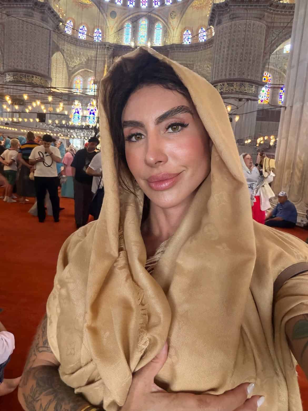 Jaque Khury contou que preferiu tirar o menino do colégio: “Não tive sangue frio de deixar meu filho sofrer. Joguei no lixo tudo o que eu paguei praticamente, apostila, tudo, e mudei ele para uma escola mais simples aqui de Atibaia, que eu estou amando”, explicou. (Foto: Instagram)