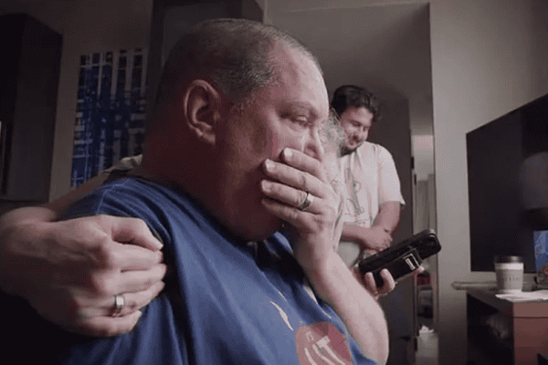 Homem com ELA volta a falar após chip cerebral transformar sinais do cérebro em voz