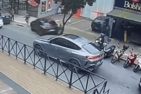 Idosa de 79 anos morre após ser atingida por carro desgovernado em Santos