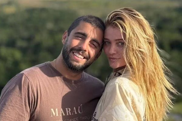 Antes do anúncio, Cintia Dicker reagiu a rumores de crise no casamento com Pedro Scooby