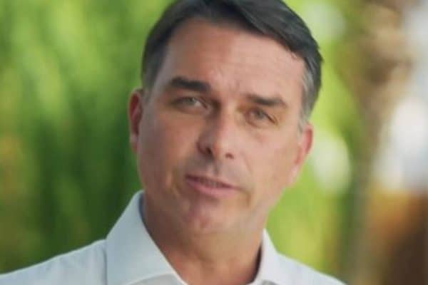 Flávio Bolsonaro é rejeitado por metade do eleitorado, aponta pesquisa