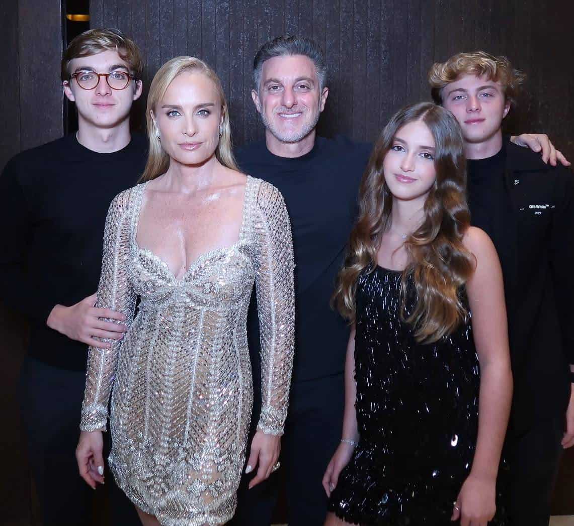 Angélica revela 'versões' de seu relacionamento com Luciano Huck em homenagem (Foto: Instagram)