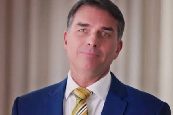 Com Bolsonaro condenado por tentativa de golpe, Flávio diz que não será candidato à reeleição caso seja eleito