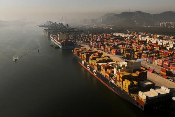 Superávit comercial acumulado até agosto de 2026 chega a US$ 55,318 bilhões