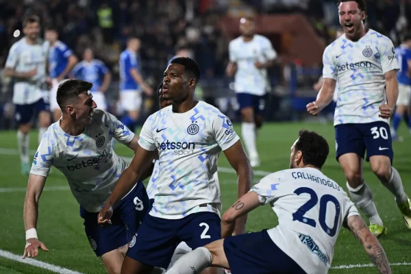 Inter de Milão busca virada e reage após dois gols sofridos contra o Napoli