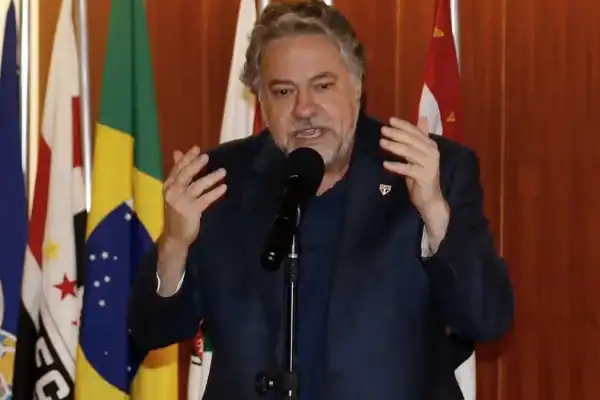 Júlio Casares foi expulso do São Paulo após votação do Conselho Deliberativo