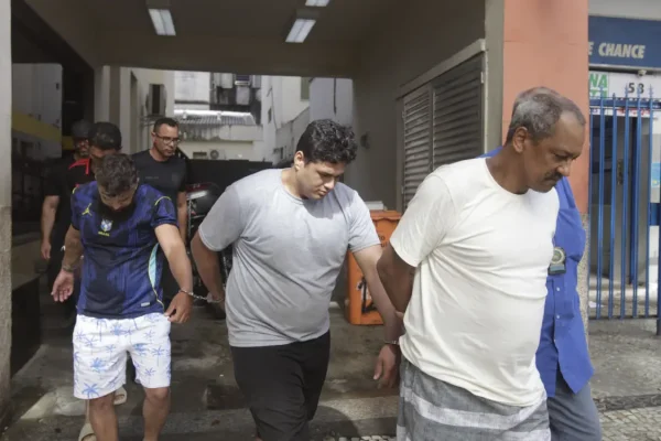 MP do Rio denuncia cinco pessoas por linchamento de ciclista em Copacabana