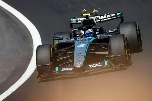 Lewis Hamilton bate no TL3 do GP da Espanha e pausa nas atividades dura quase 40 minutos
