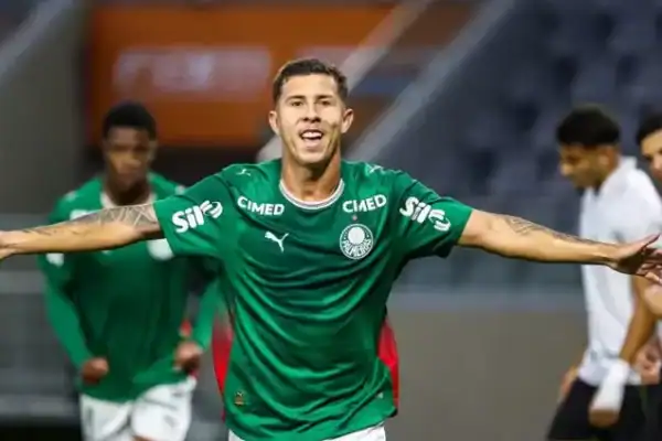 Palmeiras afasta Felipe Teresa após denúncia de agressão física pela ex-mulher