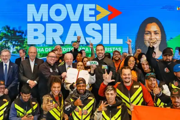 Lula afirma que política do Move Brasil beneficia toda a sociedade, não apenas motoristas
