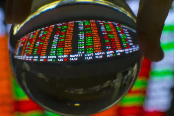Dólar avança e encerra cotação perto de R$ 5,15 em dia de aversão ao risco com petróleo