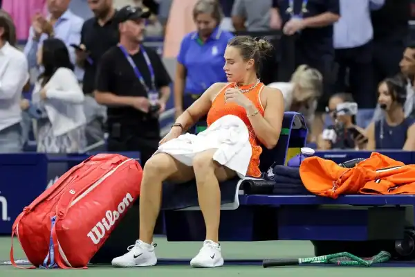 Sabalenka paga multa de R$ 38 mil por quebrar duas raquetes na final do US Open
