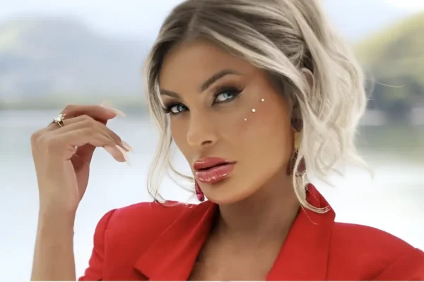 Andressa Urach orienta assinante a cancelar assinatura de conteúdo adulto