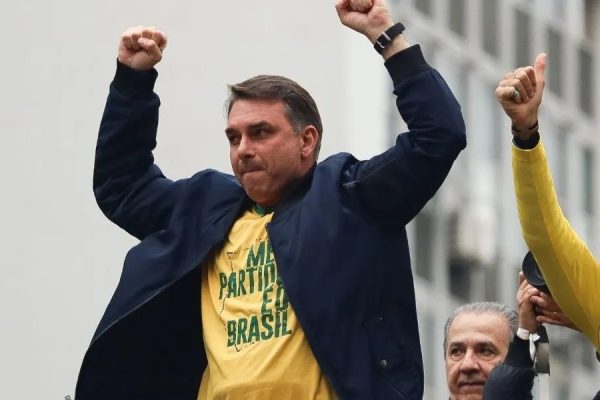 Flávio Bolsonaro espera que STF não tente ‘gracinha’ contra ele
