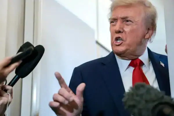 Trump rejeita acordo do Irã e mantém pressão sobre o Estreito de Ormuz