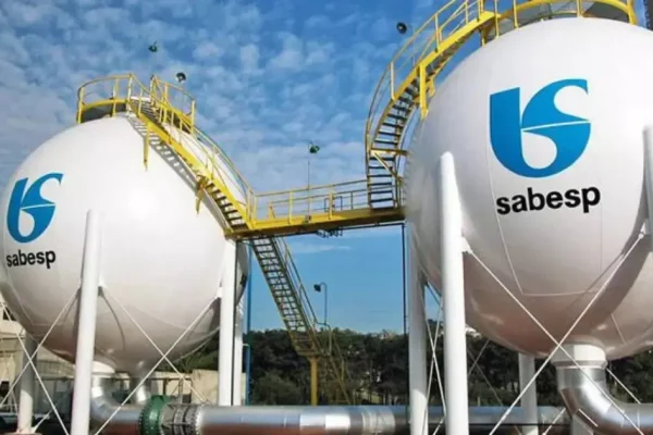 Sabesp recebe multa de R$ 29,9 milhões por falhas em estações de esgoto e atraso em obras