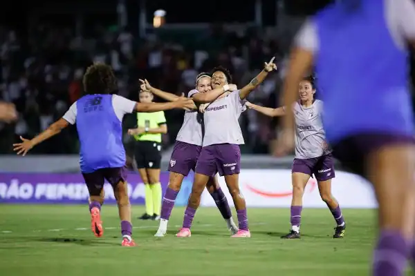 São Paulo vence o Flamengo novamente e vai à final do Brasileiro Feminino