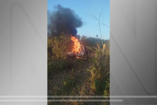 Helicóptero cai no interior de SP; três são resgatados após vítima acionar a PM