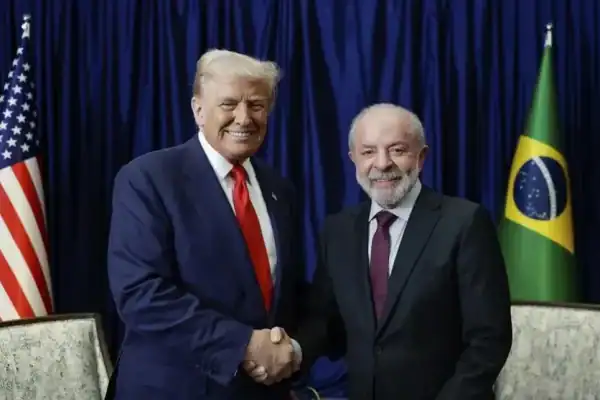 Lula critica ‘tarifaço’ e diz que Trump age como imperador