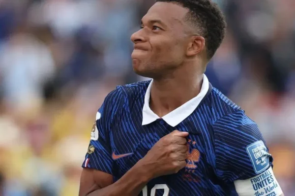 Mbappé recorda ligação com Zidane e enaltece novo treinador da França: ‘Como um filme’