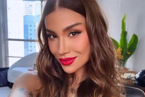 Bianca Andrade aparece com anel e afirma: ‘Eu disse sim’