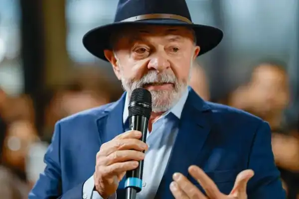 Lula troca debate da Globo por entrevista no Flow e estará no ar no mesmo horário