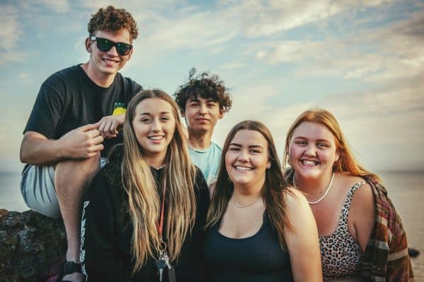 Número de jovens que votam no Brasil despenca e dados revelam o que está por trás da queda