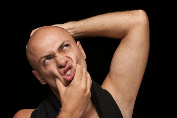 Canetas emagrecedoras acendem alerta sobre queda de cabelo; homens buscam ajuda para calvície