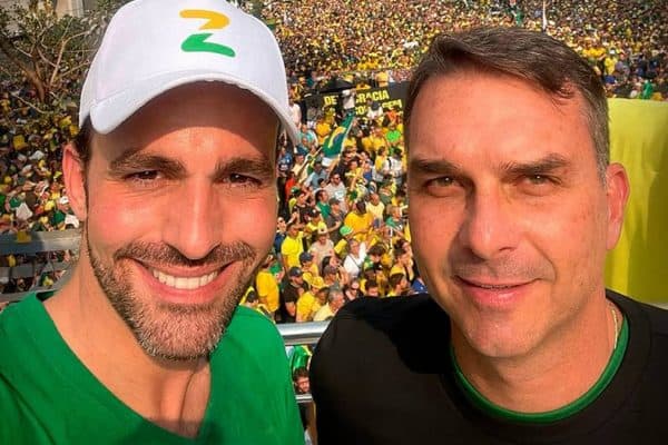 TSE suspende 50 mil santinhos de candidato em SP com imagem de Bolsonaro