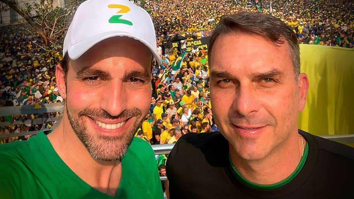 TSE suspende 50 mil santinhos de candidato em SP com imagem de Bolsonaro (Foto: Instagram)