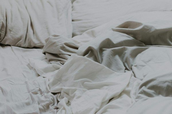Deixar a cama desarrumada pode revelar algo bem diferente do que você imagina