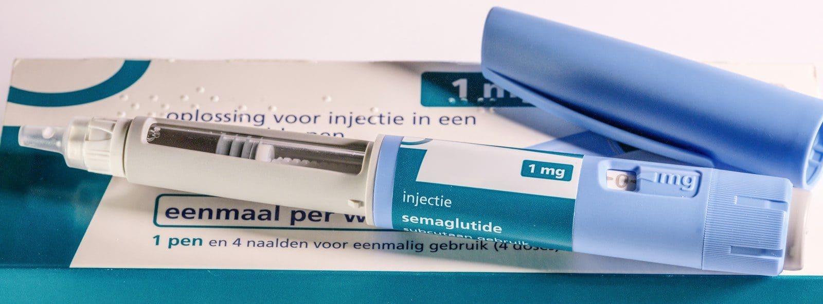Insulin pen and its packaging are shown