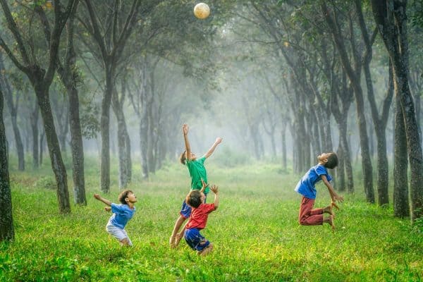 Estas 2 lembranças da infância podem explicar por que alguns adultos são mais felizes, segundo a ciência