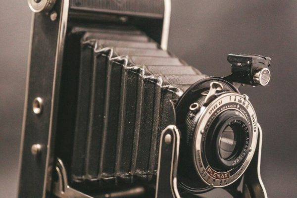 Homem paga apenas R$ 68 por câmera antiga e descobre fotos de uma viagem de quase 70 anos atrás