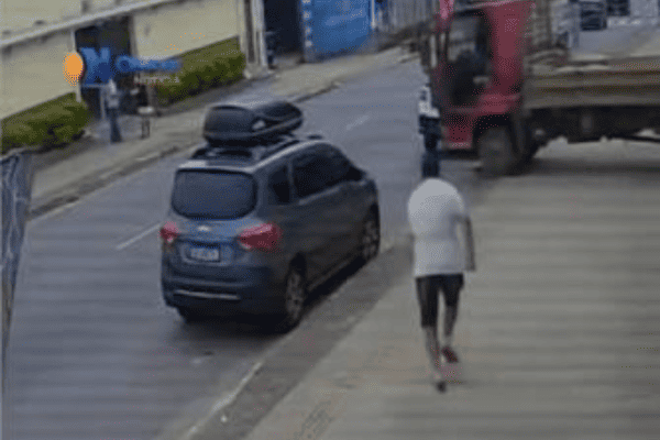 Homem age rápido e consegue parar carreta desgovernada em SP