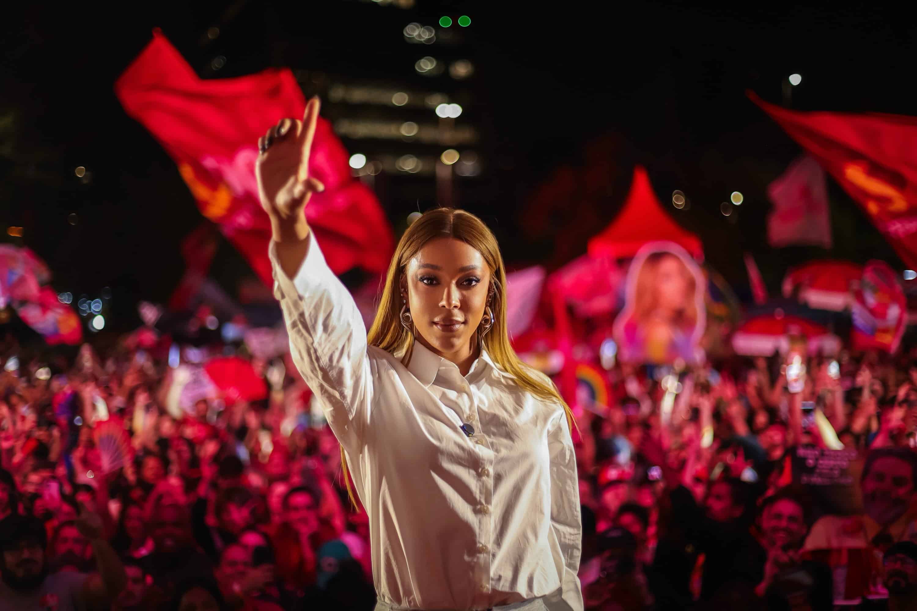 Erika Hilton aciona TSE contra canal de Nikolas Ferreira em apoio a Flávio Bolsonaro (Foto: Instagram)