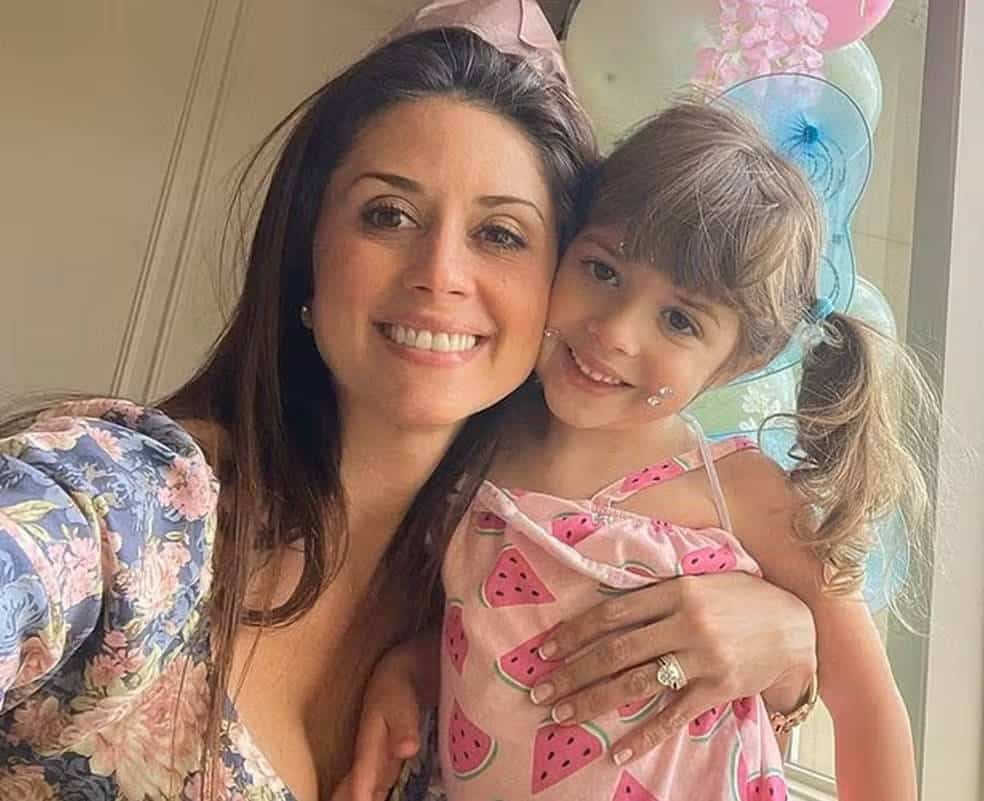 Uma brasileira de 35 anos é suspeita de matar a filha de quatro anos poucas horas depois de perder uma disputa pela guarda da criança na Justiça dos Estados Unidos. O caso aconteceu em Houston, no Texas. (Foto: Facebook)