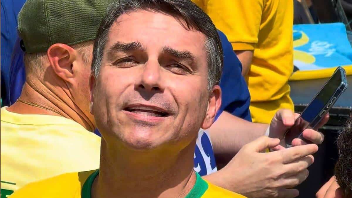 Flávio Bolsonaro anuncia proposta para reduzir maioridade penal para 16 anos e provoca Lula (Foto: Instagram)