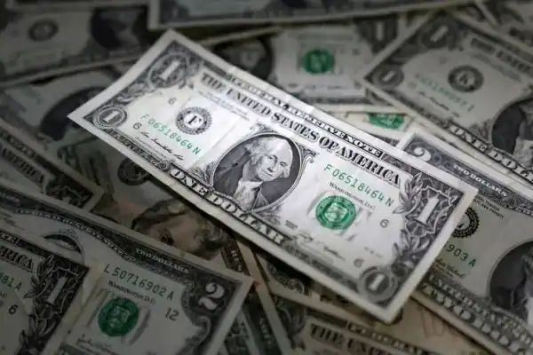 Dólar recua 0,81% em dia com eleições no radar e cai 0,10% em setembro