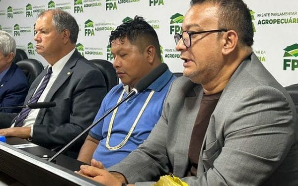 Tereza Cristina oficializa apoio da FPA a Flávio Bolsonaro e convoca eleitores