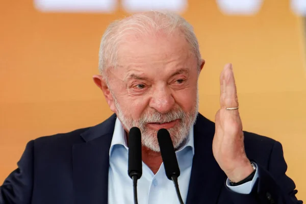 Datafolha: desaprovação ao governo Lula cai para 49% ante 50% e aprovação sobe a 48%