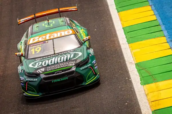 Felipe Massa e Pipo vencem juntos primeira corrida na Porsche Carrera Cup: ‘Que seja a primeira de muitas’