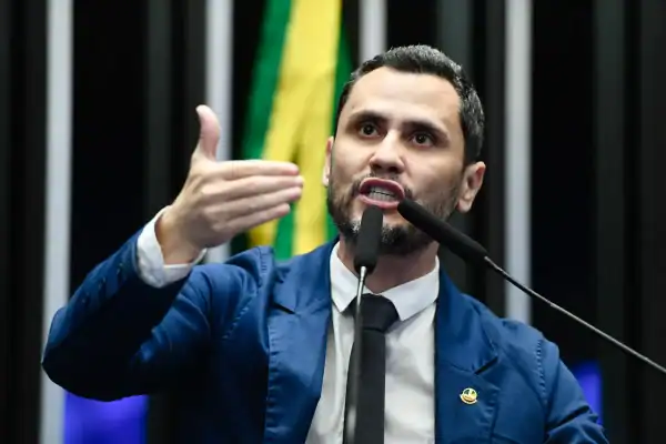 De verdureiro a governador de Minas: Cleitinho vence já no primeiro turno