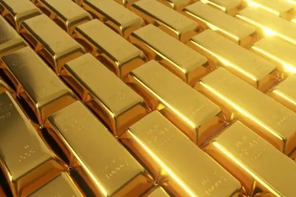 Ouro fecha em leve baixa com cautela por situação na zona do euro e pelo Fed