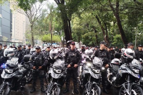 Batalhão Bravo da PM de motos com fuzis concede salário extra a policiais nas folgas