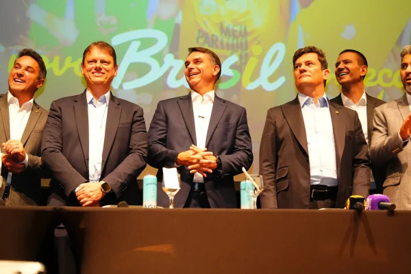 Camilo Santana ressalta reforços na equipe de Lula para estratégia do segundo turno