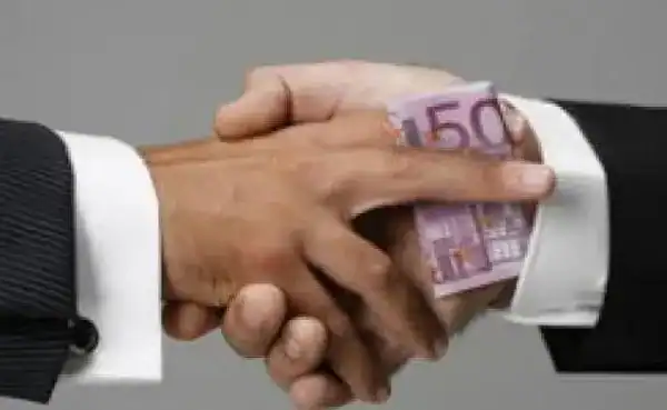 Vídeo mostra oferta de R$ 20 mil a policiais e tentativa de fuga resulta em flagrante